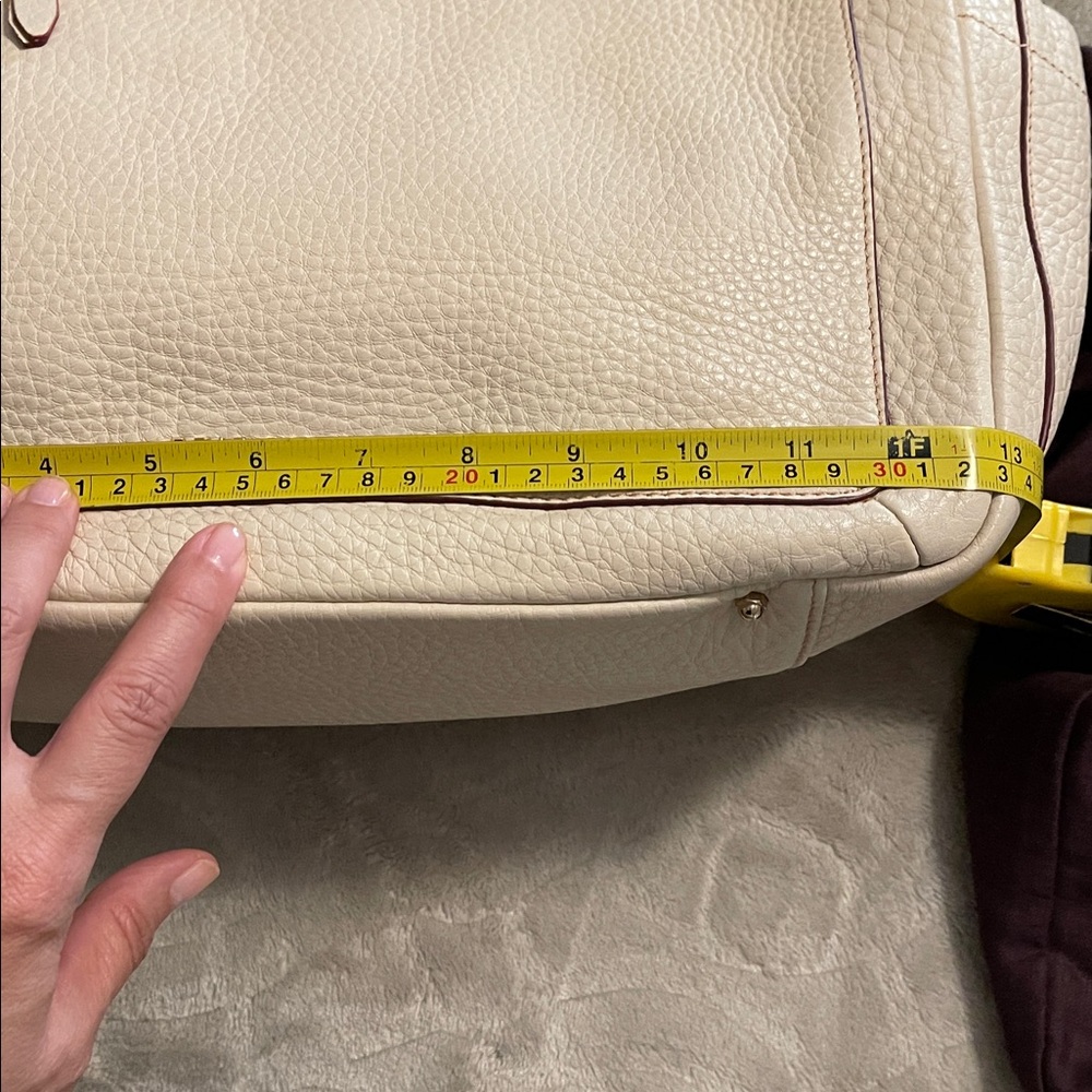 Etienne Aigner Cream Pebbled Leather Bag with Gold Hardware and Linen Lining - Picture 14 of 16